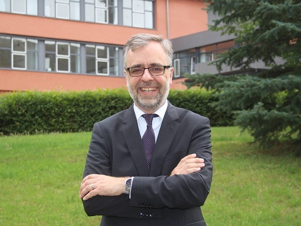 Hier wird ein Bild des Direktors der Fachhochschule für Rechtspflege Nordrhein-Westfalen, Herrn Dr. Meyer gezeigt.