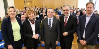 Es werden gezeigt von links nach rechts: Birgit Wunderlich, Barbara Havliza, Dr. Benjamin Limbach, Dr. Alexander Meyer, Dr. Christoph Hebbecker.