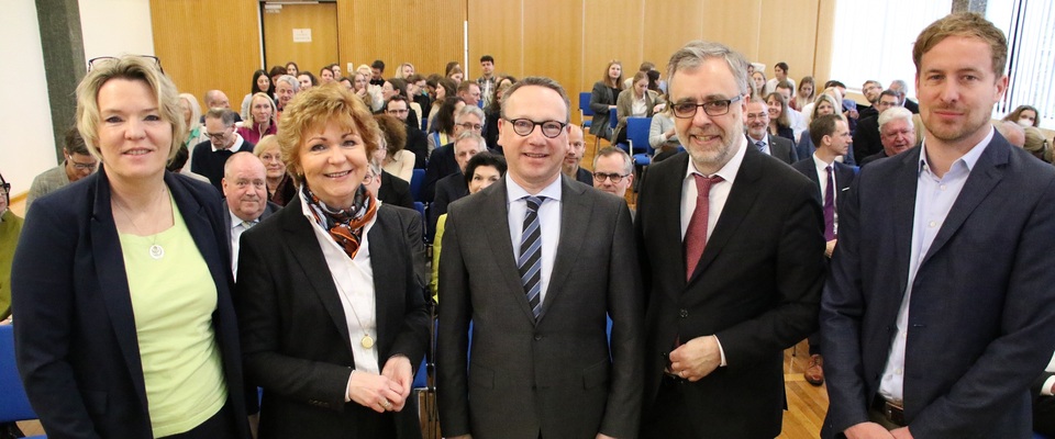 Es werden gezeigt von links nach rechts: Birgit Wunderlich, Barbara Havliza, Dr. Benjamin Limbach, Dr. Alexander Meyer, Dr. Christoph Hebbecker.