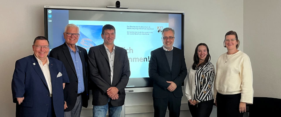 von links nach rechts sind auf dem Bild zu sehen Günter Uhlworm, Klaus Plattes, Marko David (alle DJG NRW), Dr. Alexander Meyer (FHR/AZJ NRW), Hanna Hackbeil, Karen Altmann (beide DJG NRW)