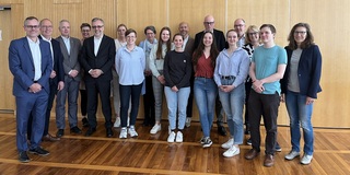 Es wird ein Gruppenbild des neu gewählten Senats gezeigt.