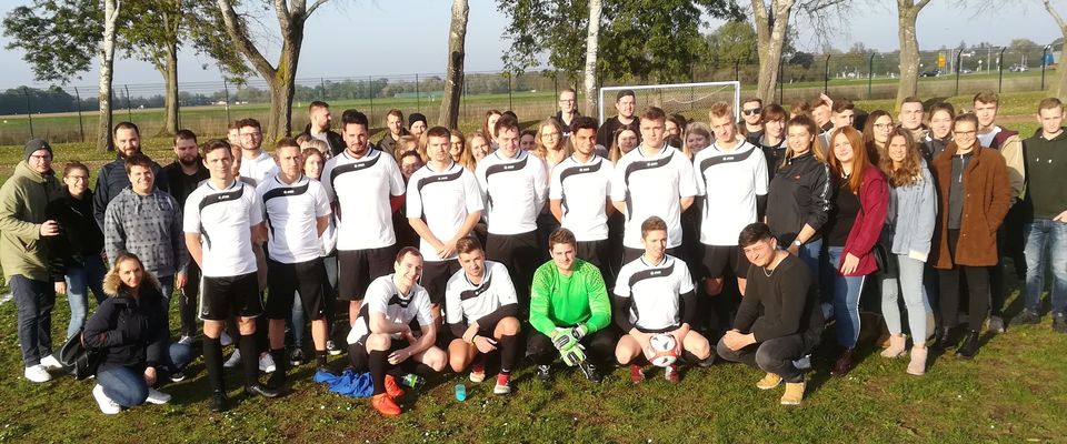 Studierende hinter Gittern
