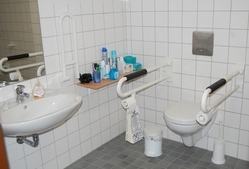 behindertengerechtes WC behindertengerechtes WC
