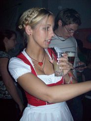 Mädchen im Dirndl