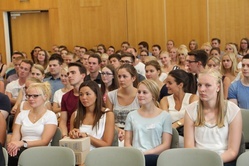 Begrüßung in der Aula Begrüßung in der Aula