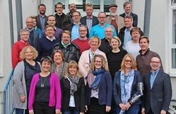 Gruppenbild der Teilnehmerinnen und Teilnehmer